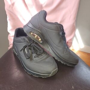 Skechers Black Athletic Sneakers with Visible Air Cushion